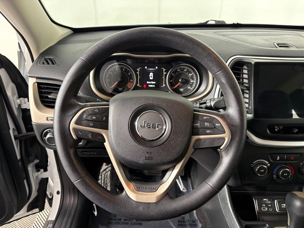 used 2015 Jeep Cherokee car, priced at $10,995