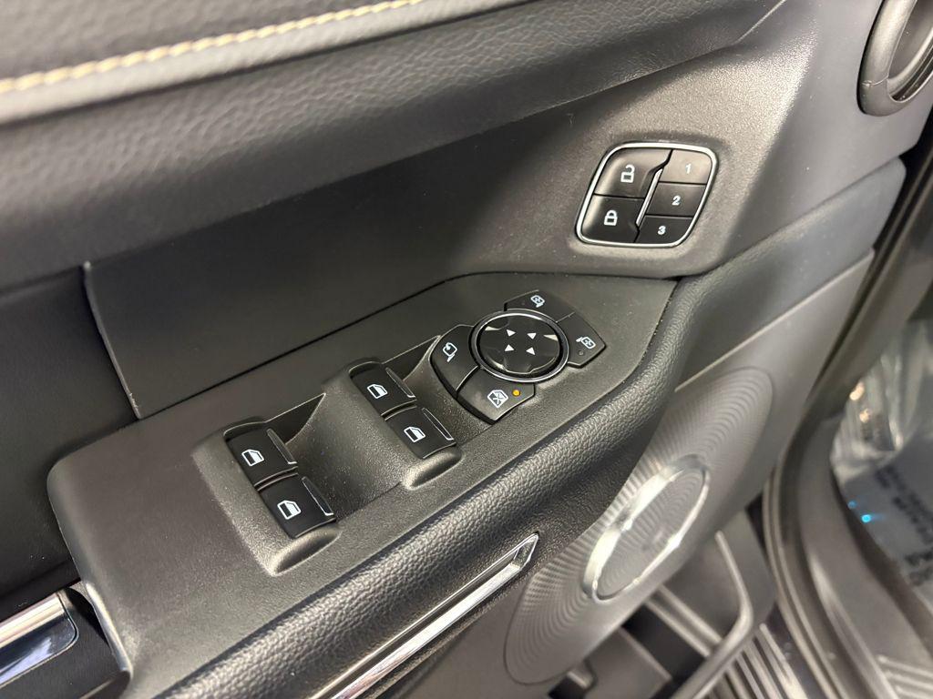 used 2024 Ford Expedition car, priced at $52,295