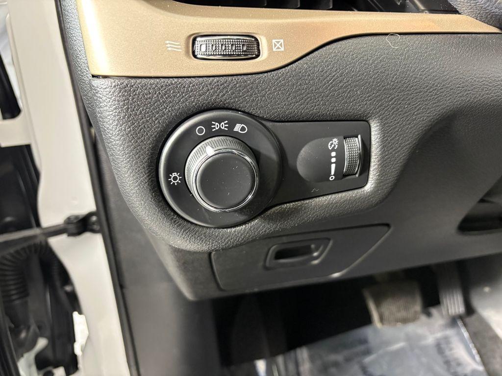 used 2015 Jeep Cherokee car, priced at $11,499