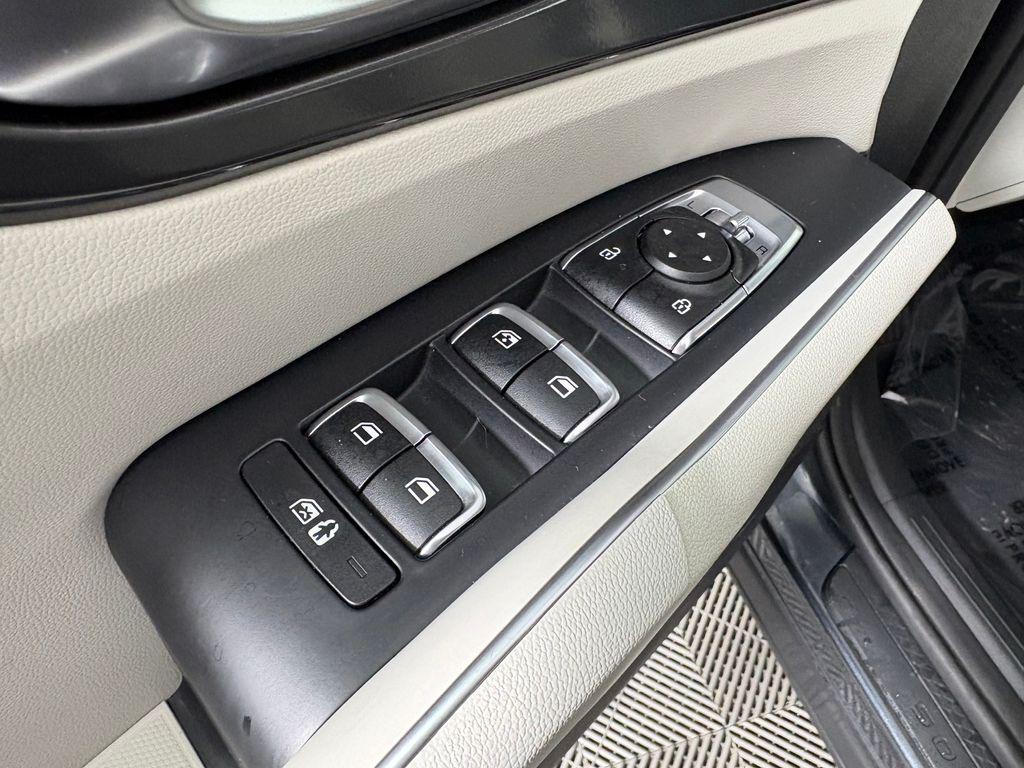 used 2025 Kia Sorento car, priced at $29,499
