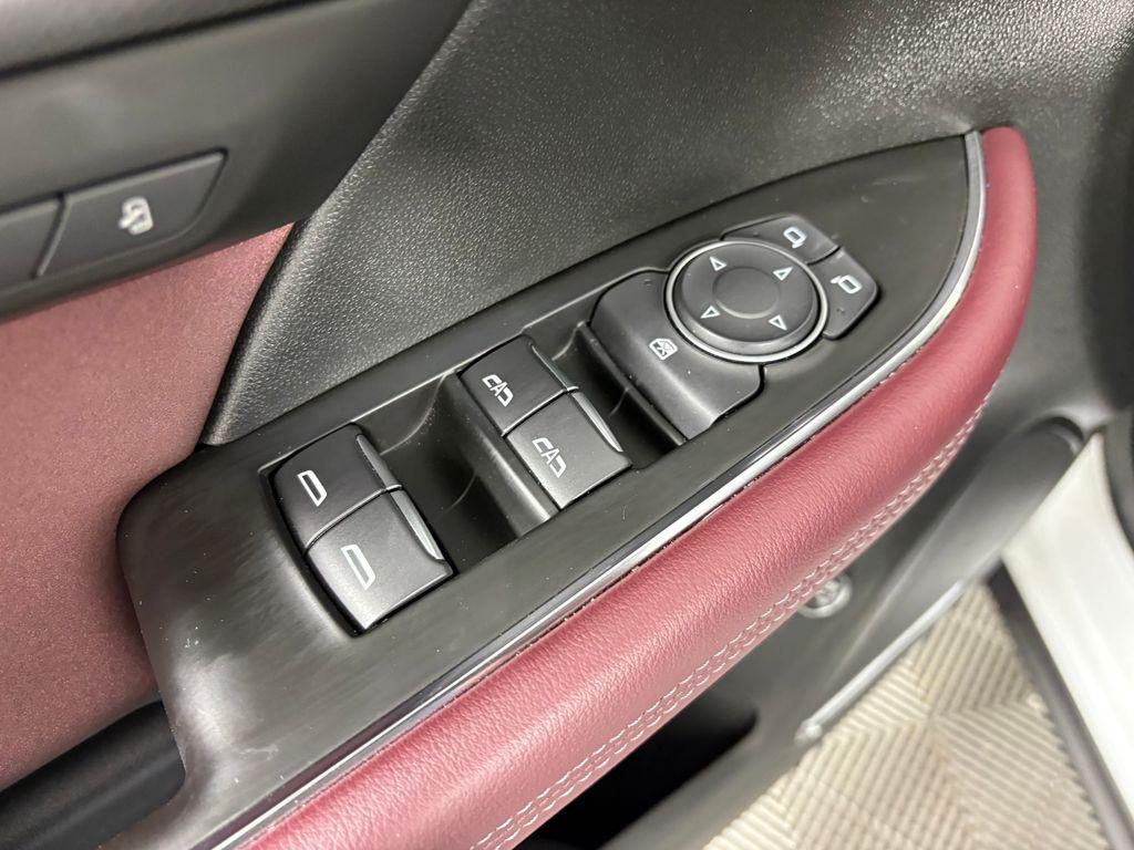 used 2025 Buick Envision car, priced at $33,777