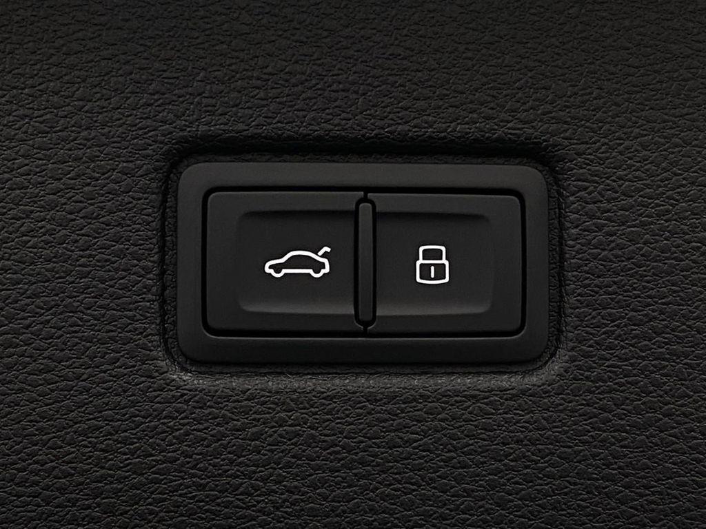 new 2026 Audi Q7 car, priced at $78,002