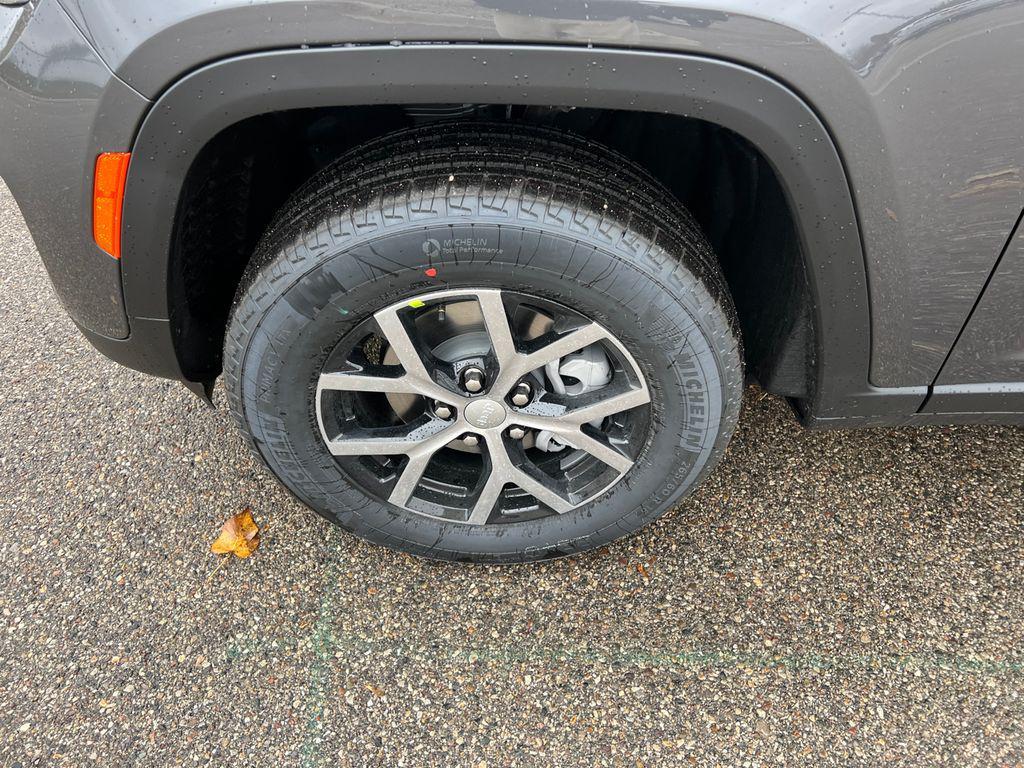 new 2025 Jeep Grand Cherokee car, priced at $41,624