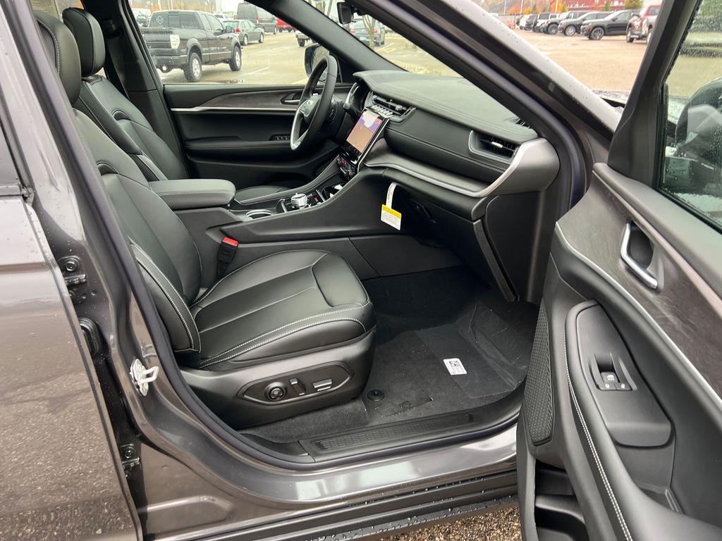 new 2025 Jeep Grand Cherokee car, priced at $41,624