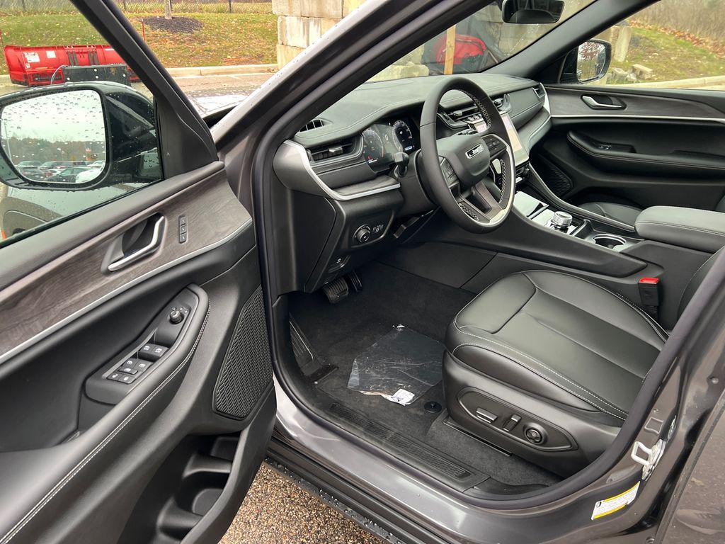 new 2025 Jeep Grand Cherokee car, priced at $41,624