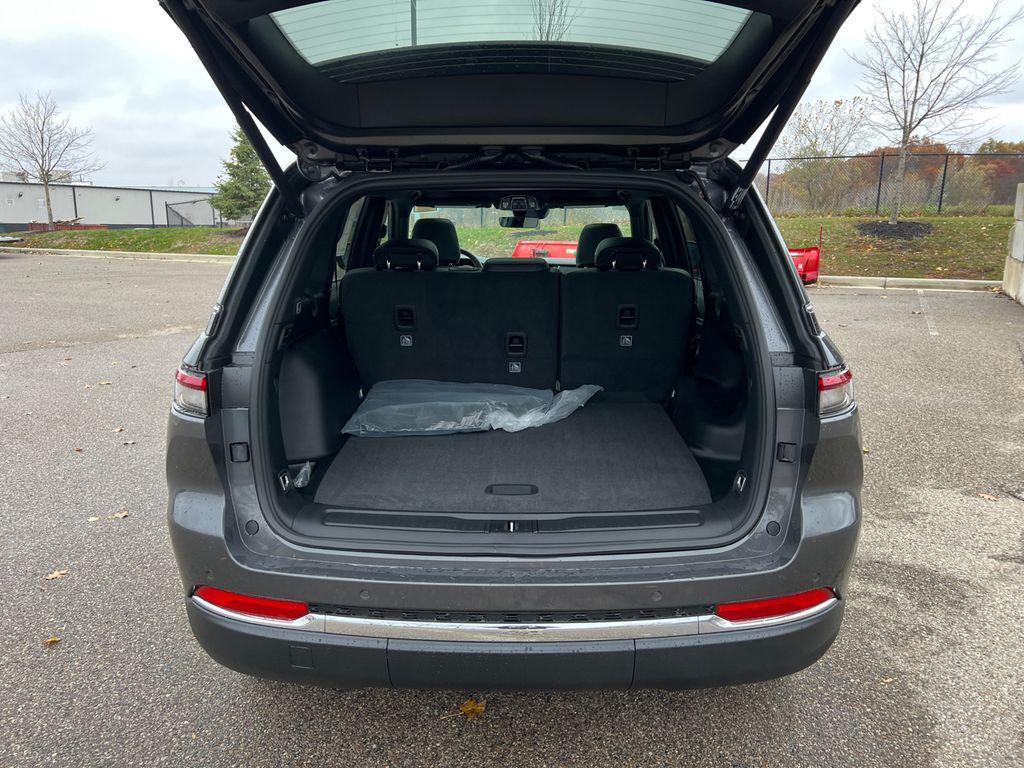 new 2025 Jeep Grand Cherokee car, priced at $41,624