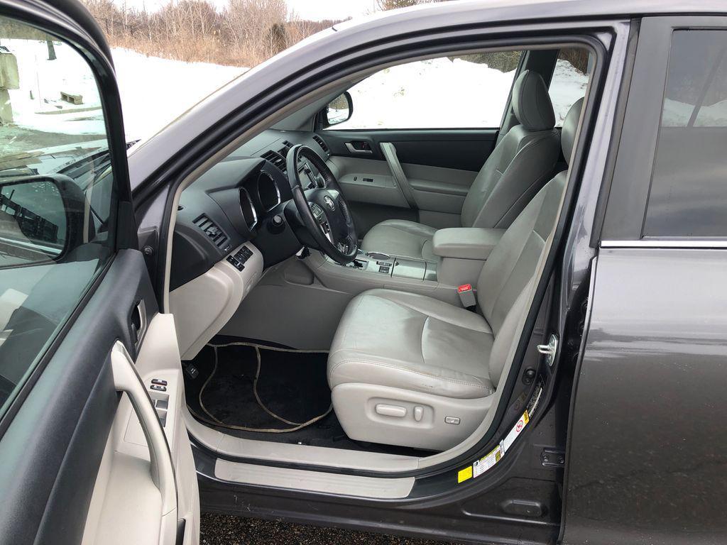 used 2013 Toyota Highlander car, priced at $13,968