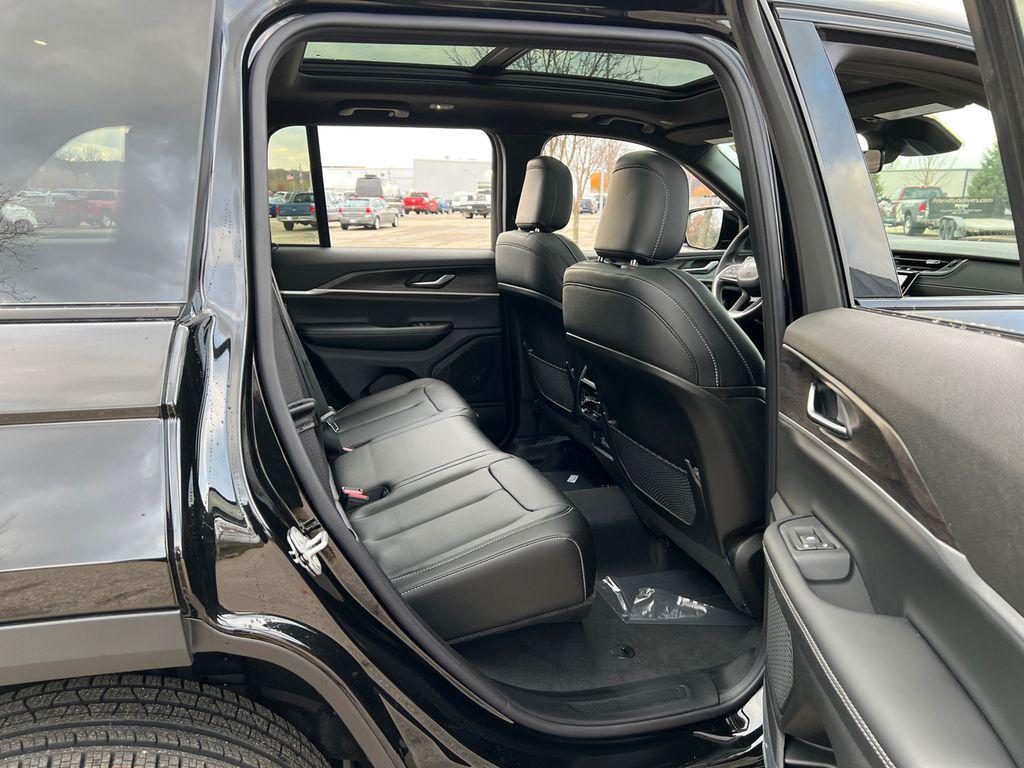 new 2025 Jeep Grand Cherokee car, priced at $42,058