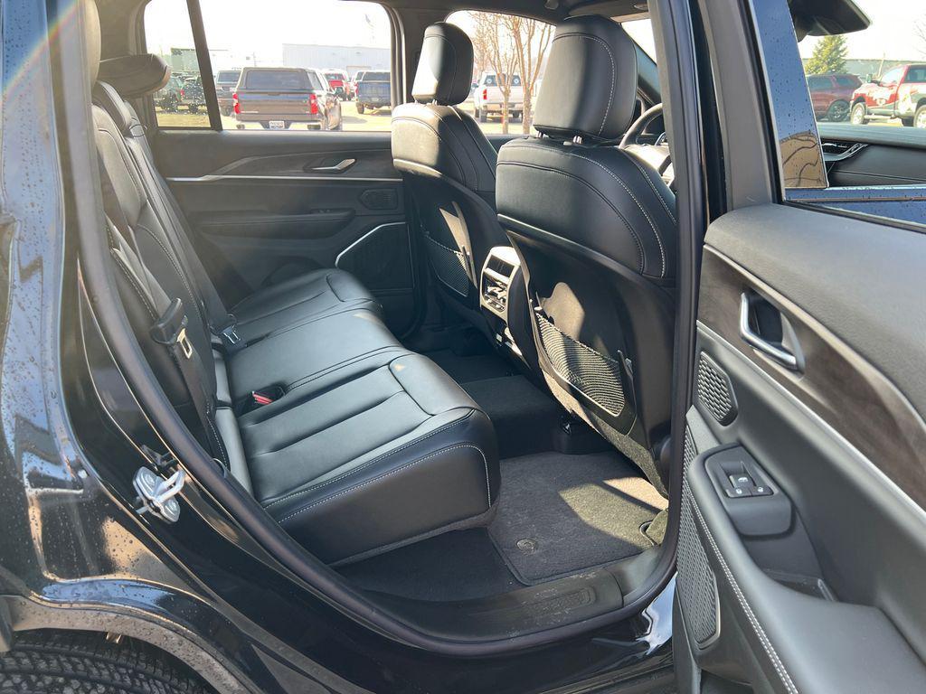 new 2026 Jeep Grand Cherokee car, priced at $38,873