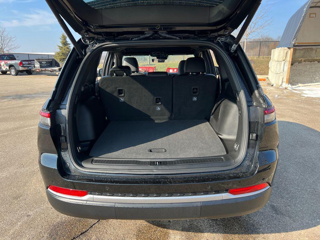 new 2026 Jeep Grand Cherokee car, priced at $38,873