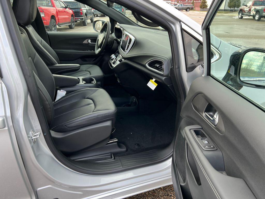 new 2026 Chrysler Pacifica car, priced at $42,815