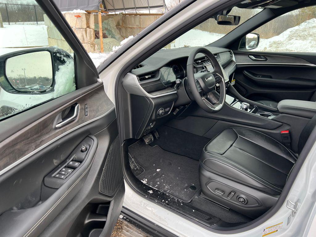 new 2025 Jeep Grand Cherokee car, priced at $44,115