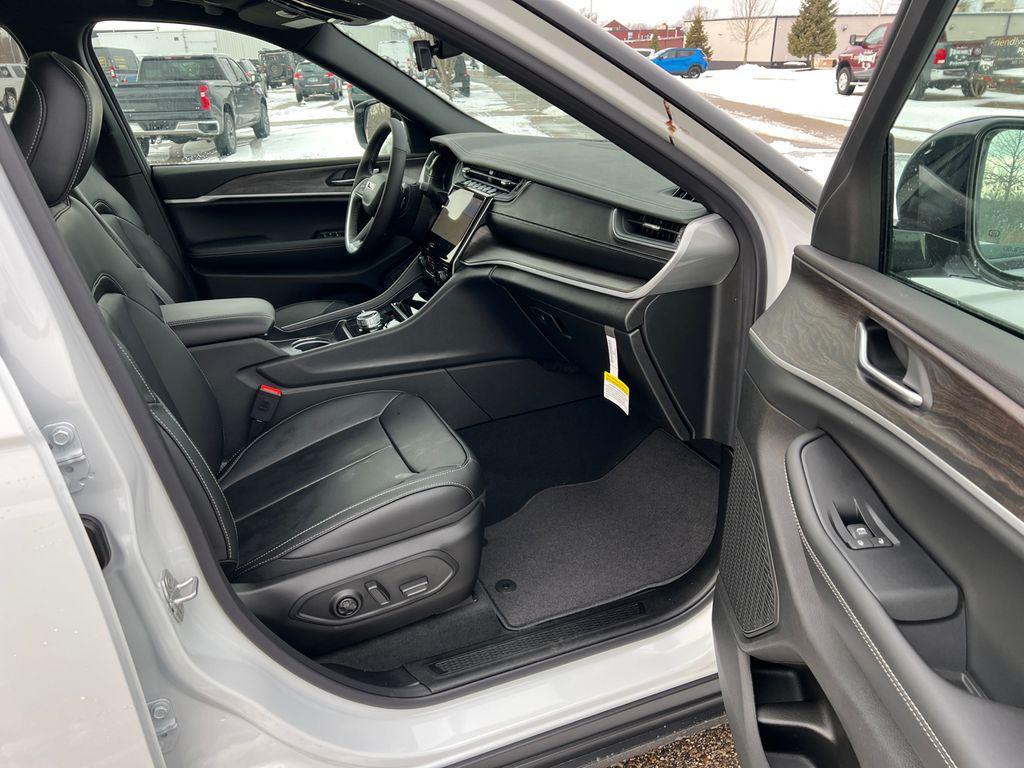 new 2025 Jeep Grand Cherokee car, priced at $44,115