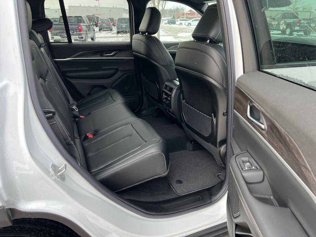 new 2025 Jeep Grand Cherokee car, priced at $44,115