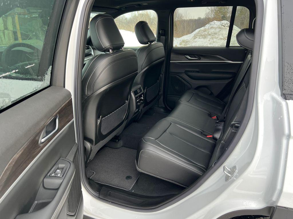 new 2025 Jeep Grand Cherokee car, priced at $44,115