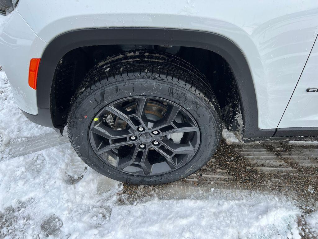 new 2025 Jeep Grand Cherokee car, priced at $44,115