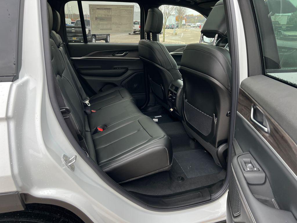new 2025 Jeep Grand Cherokee car, priced at $41,549