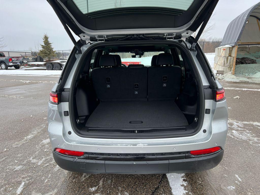 new 2025 Jeep Grand Cherokee car, priced at $43,273