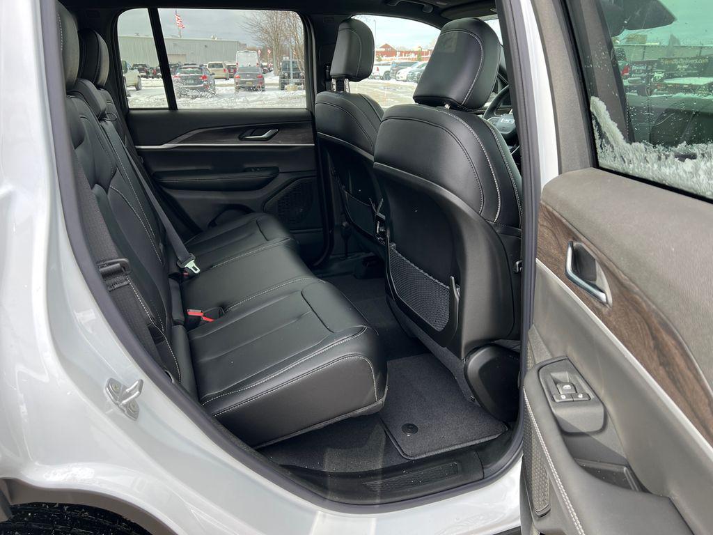 new 2025 Jeep Grand Cherokee car