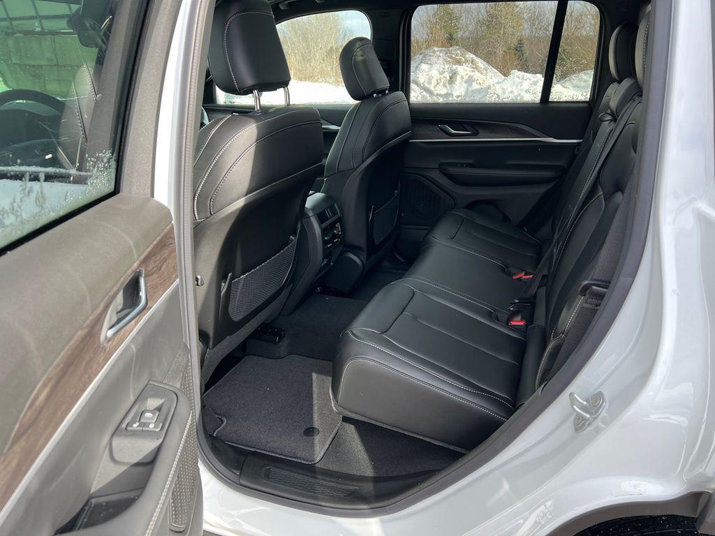 new 2025 Jeep Grand Cherokee car