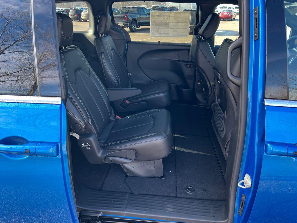 new 2026 Chrysler Pacifica car, priced at $39,465