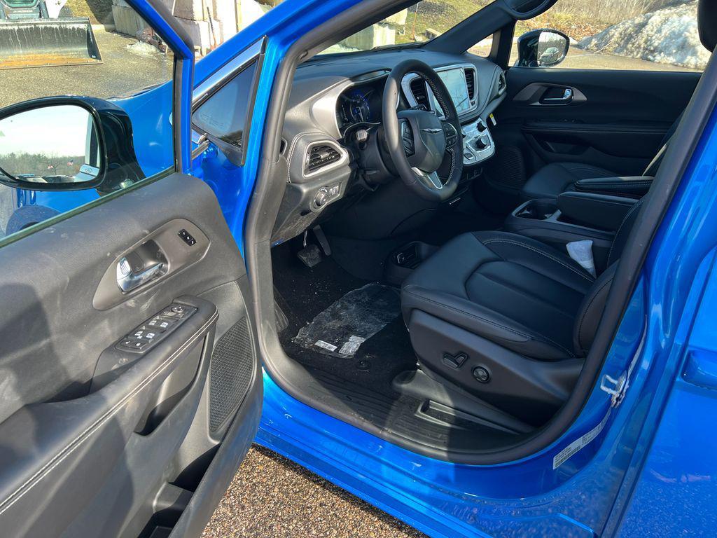 new 2026 Chrysler Pacifica car, priced at $39,465