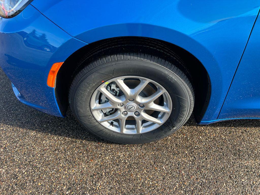 new 2026 Chrysler Pacifica car, priced at $39,465