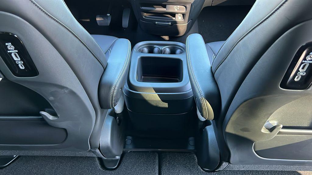 2026 Bright White Clearcoat Chrysler Pacifica