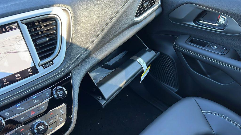 2026 Bright White Clearcoat Chrysler Pacifica