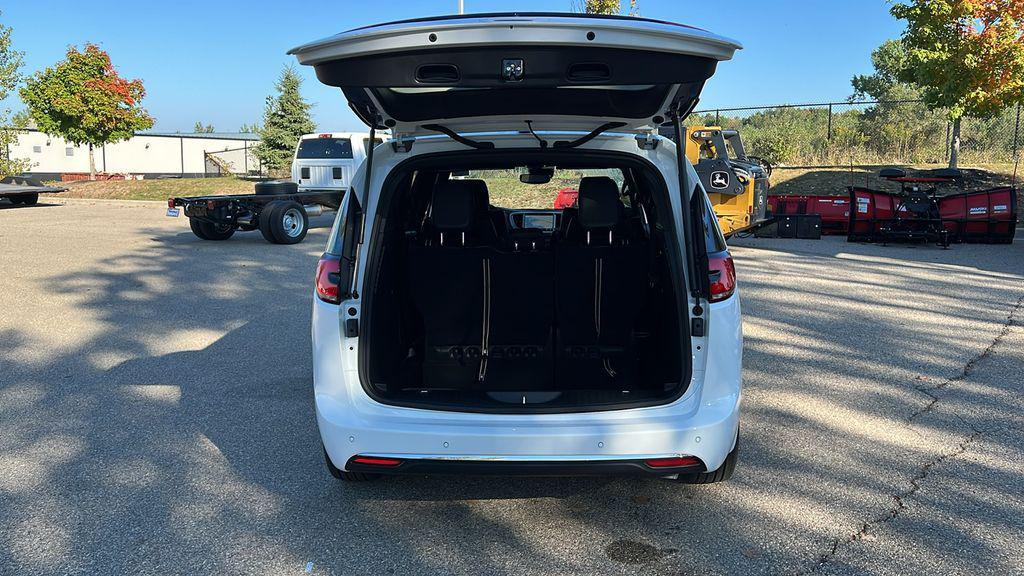 2026 Bright White Clearcoat Chrysler Pacifica