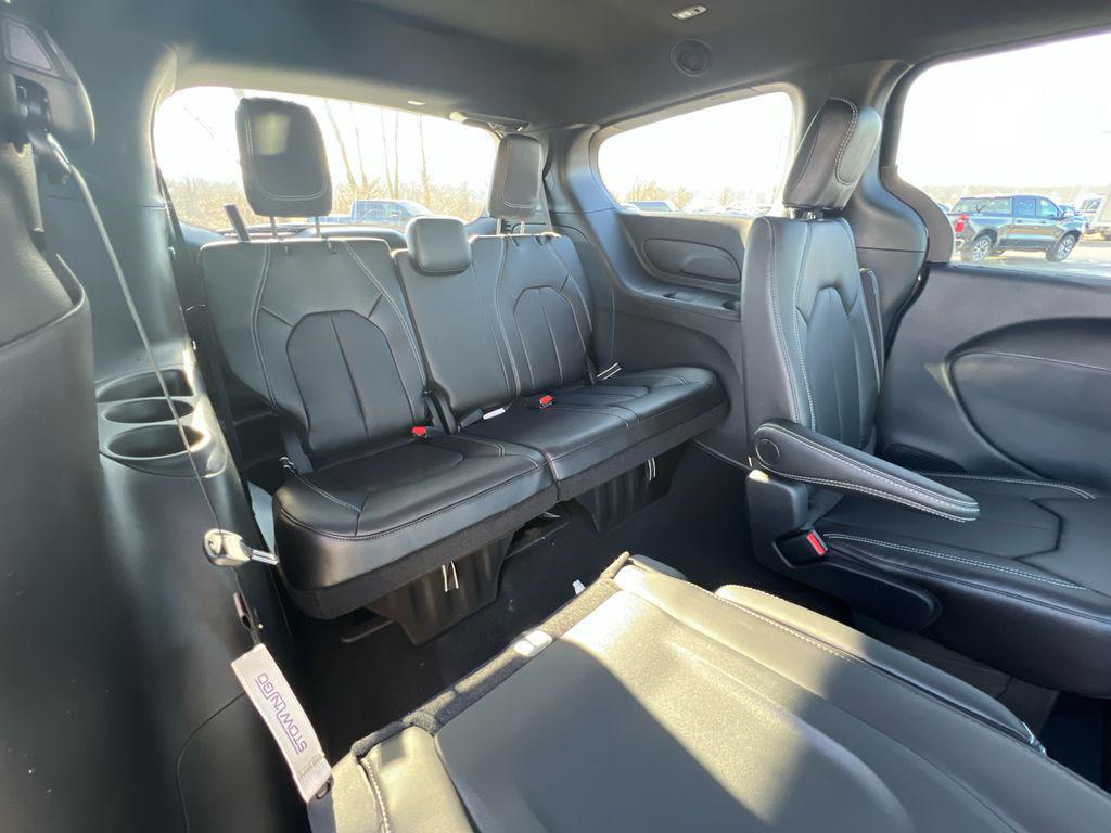 new 2026 Chrysler Pacifica car, priced at $39,041