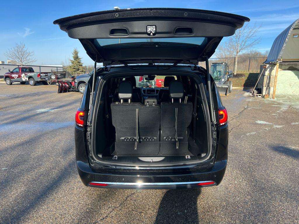 new 2026 Chrysler Pacifica car, priced at $39,041