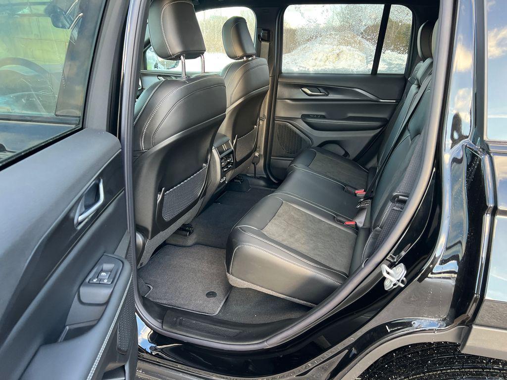 new 2025 Jeep Grand Cherokee car, priced at $40,931