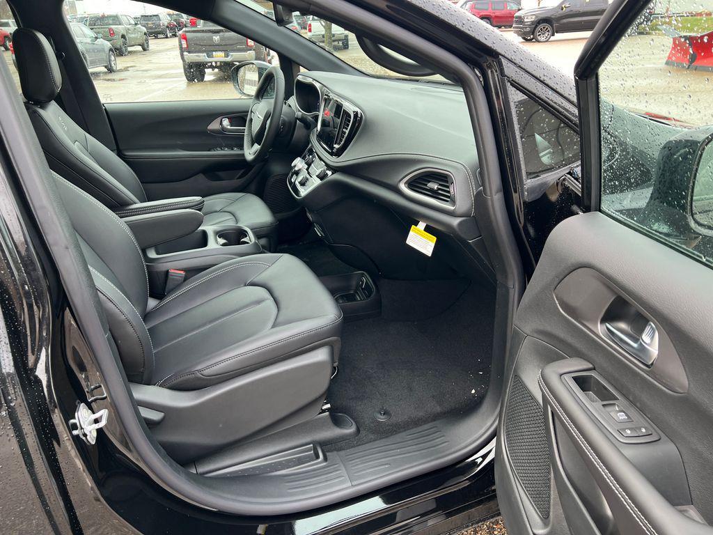 new 2026 Chrysler Pacifica car, priced at $41,853