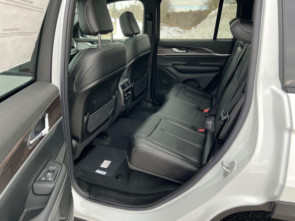 new 2025 Jeep Grand Cherokee car, priced at $44,514