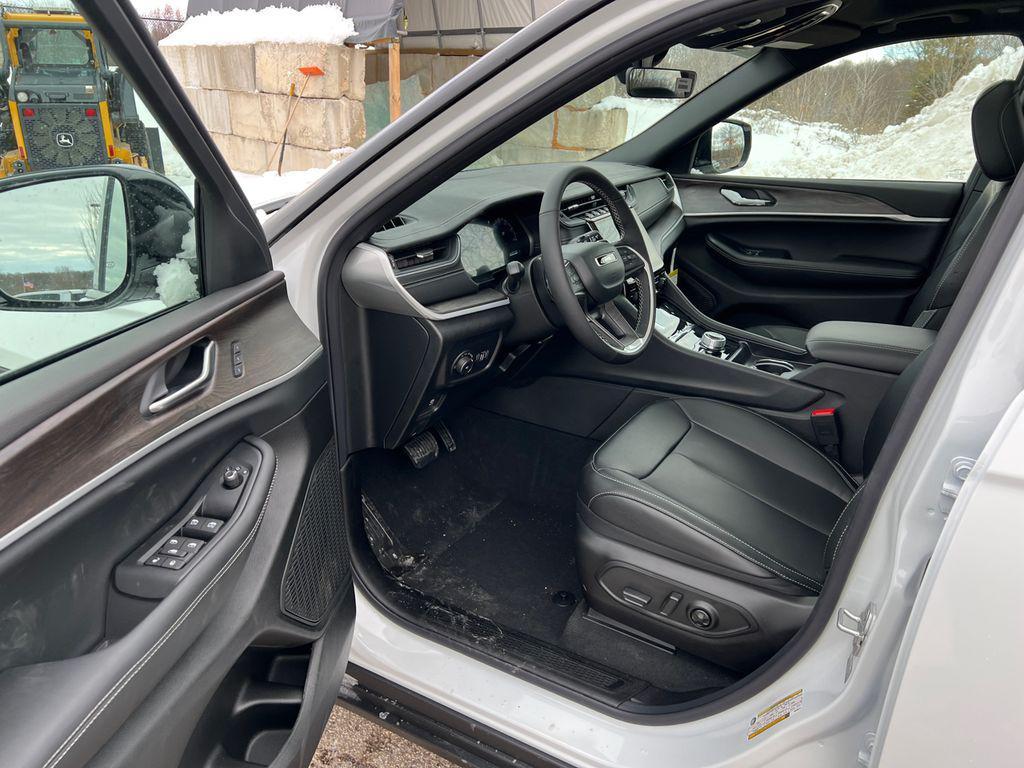 new 2025 Jeep Grand Cherokee car, priced at $44,514