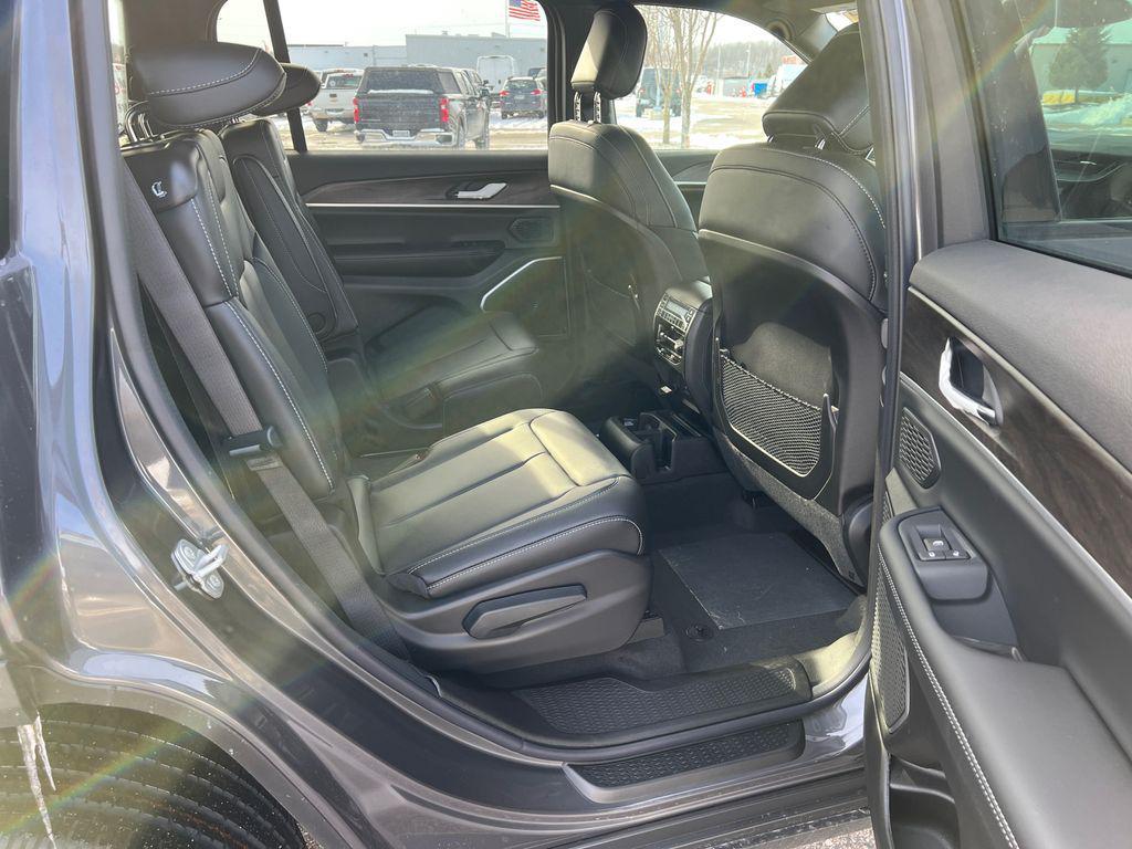 new 2026 Jeep Grand Cherokee L car, priced at $43,735