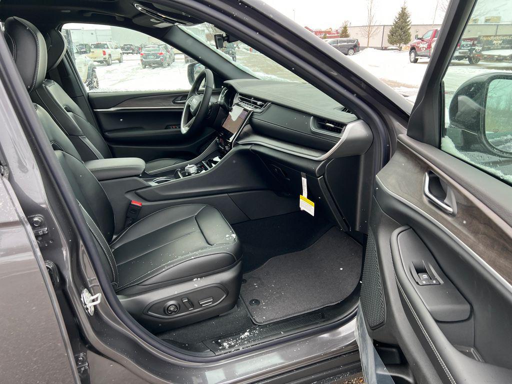 new 2025 Jeep Grand Cherokee car