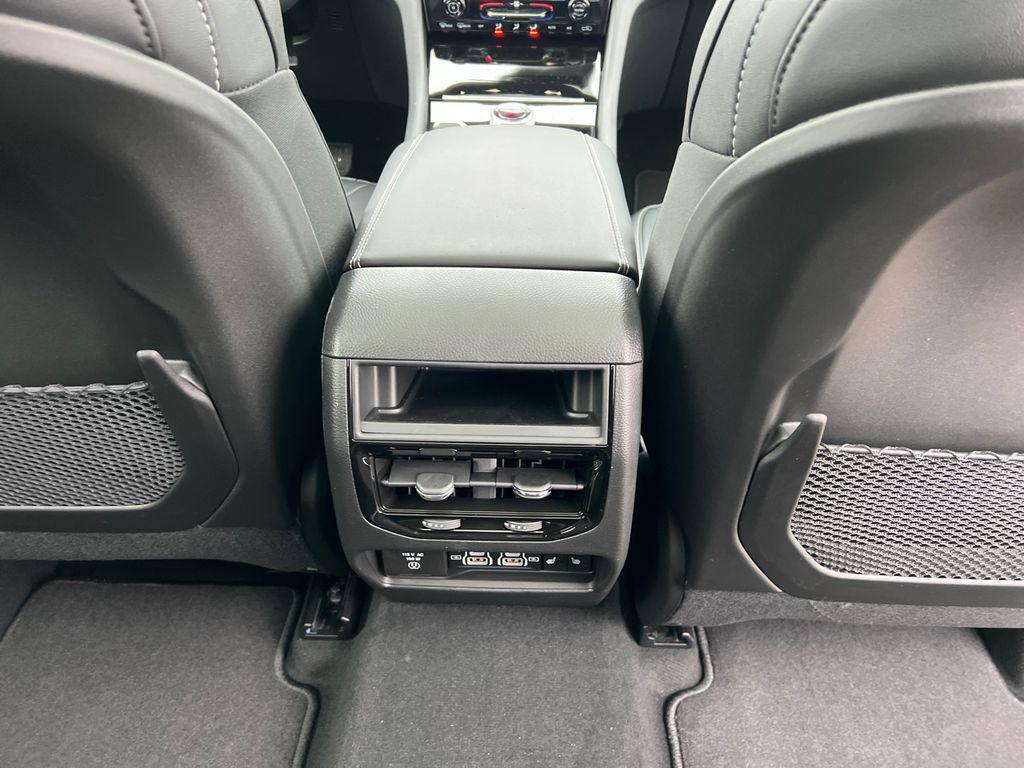 new 2025 Jeep Grand Cherokee car