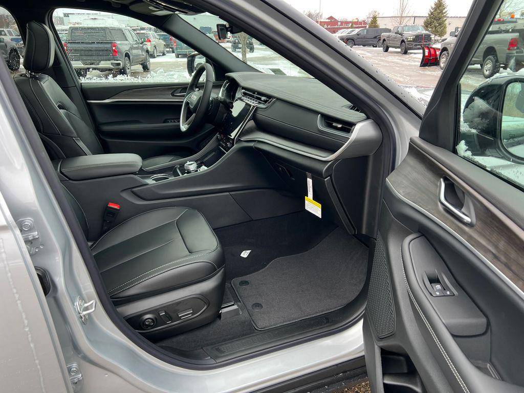 new 2025 Jeep Grand Cherokee car