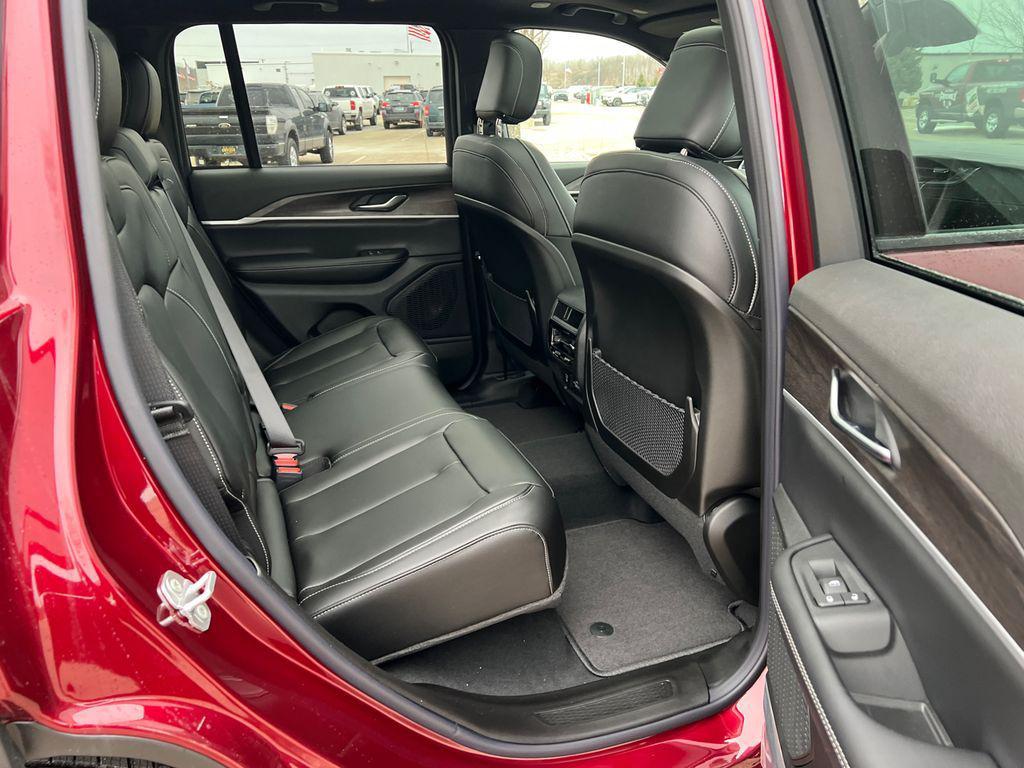 new 2025 Jeep Grand Cherokee car