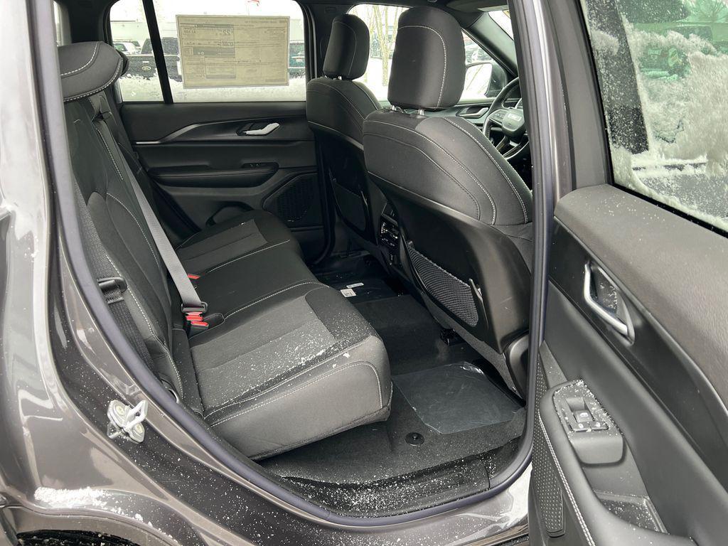 new 2025 Jeep Grand Cherokee car, priced at $37,244