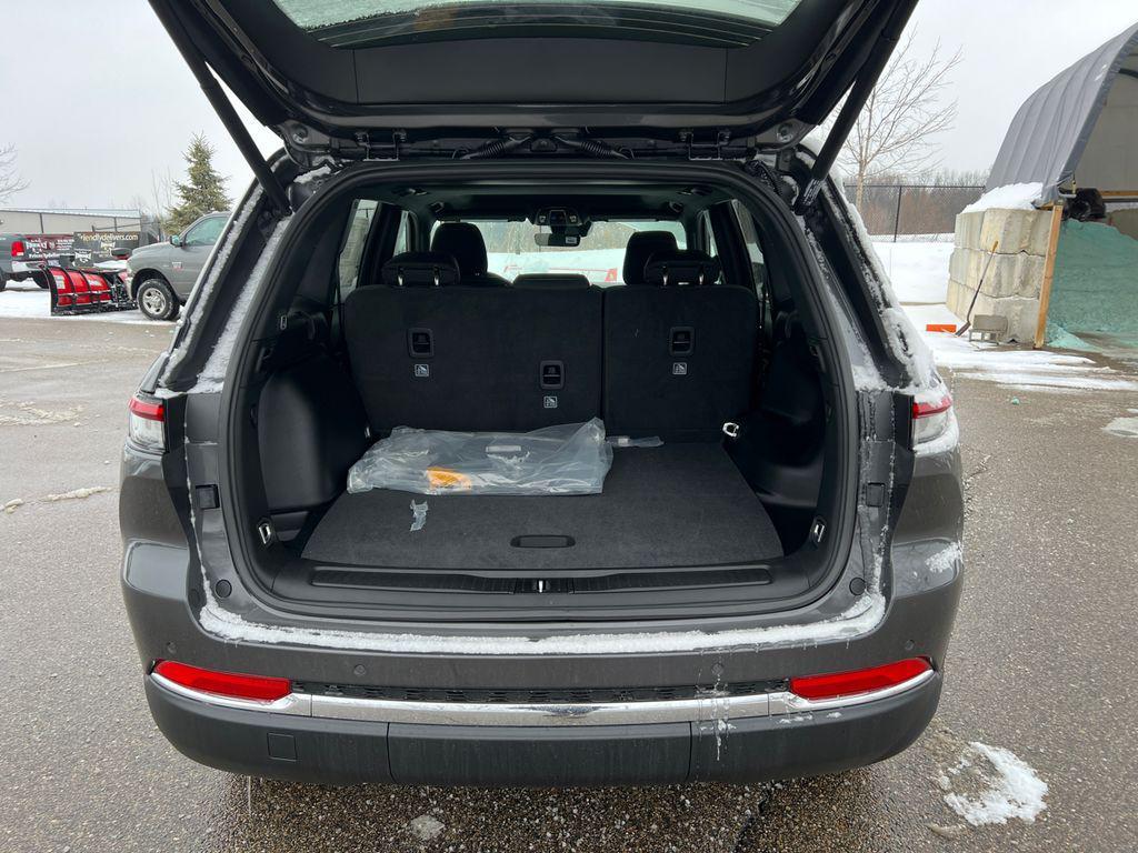 new 2025 Jeep Grand Cherokee car, priced at $37,244