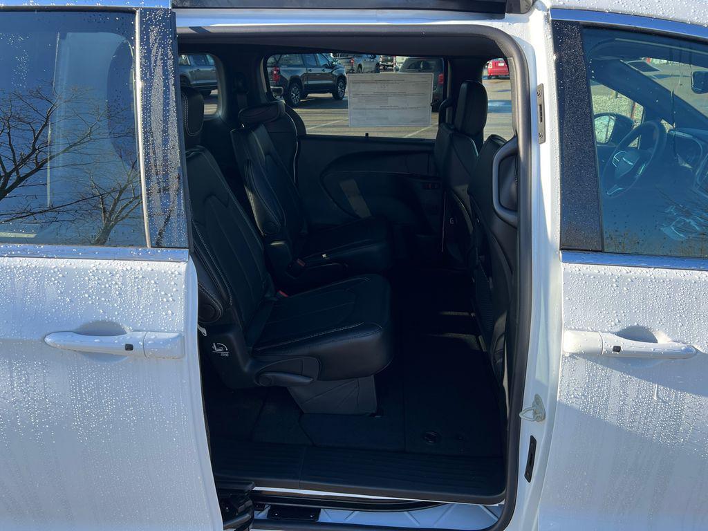 new 2026 Chrysler Pacifica car, priced at $39,041