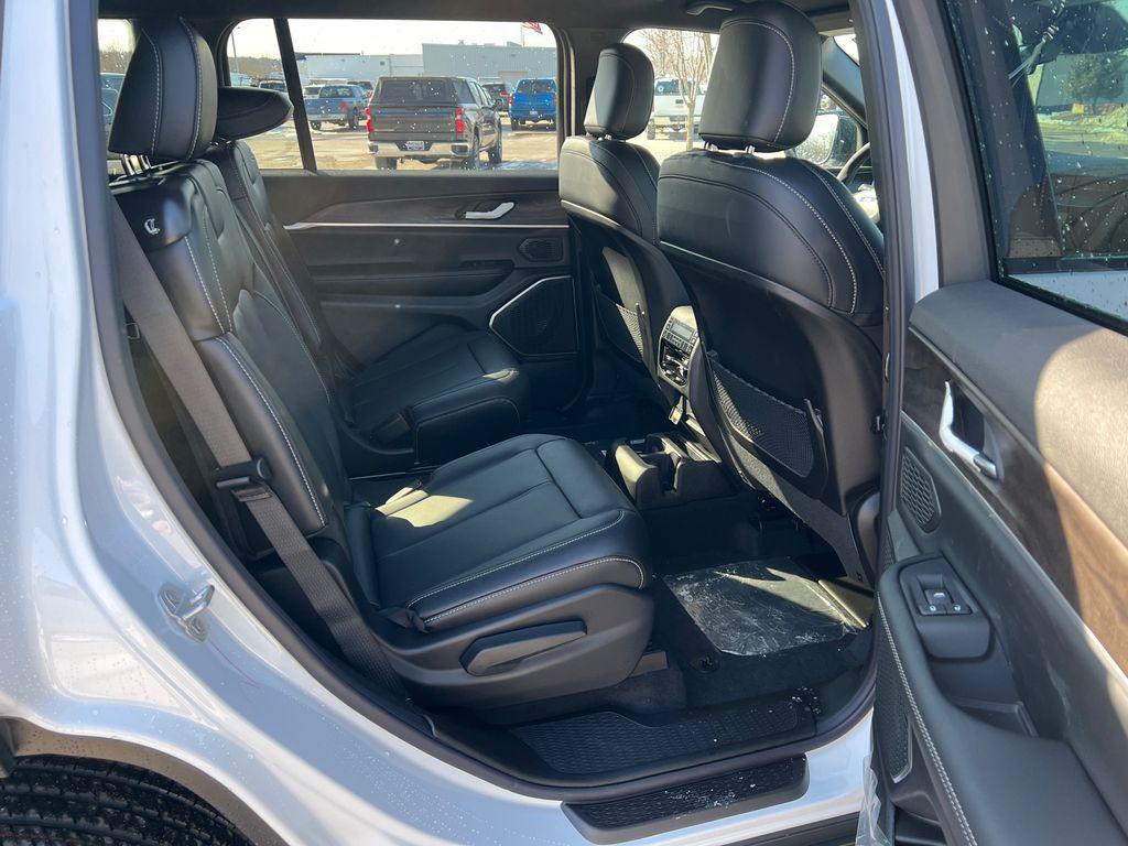 new 2026 Jeep Grand Cherokee L car, priced at $43,226