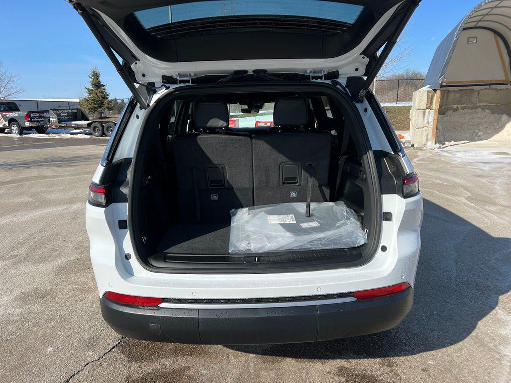 new 2026 Jeep Grand Cherokee L car, priced at $43,226