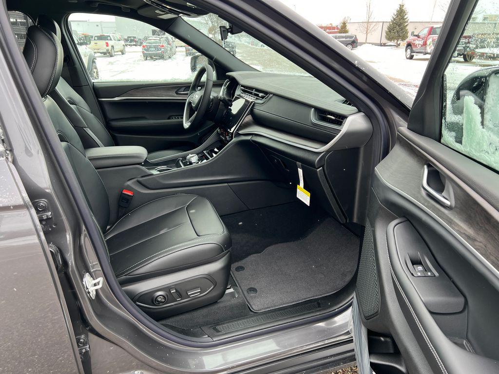 new 2025 Jeep Grand Cherokee car