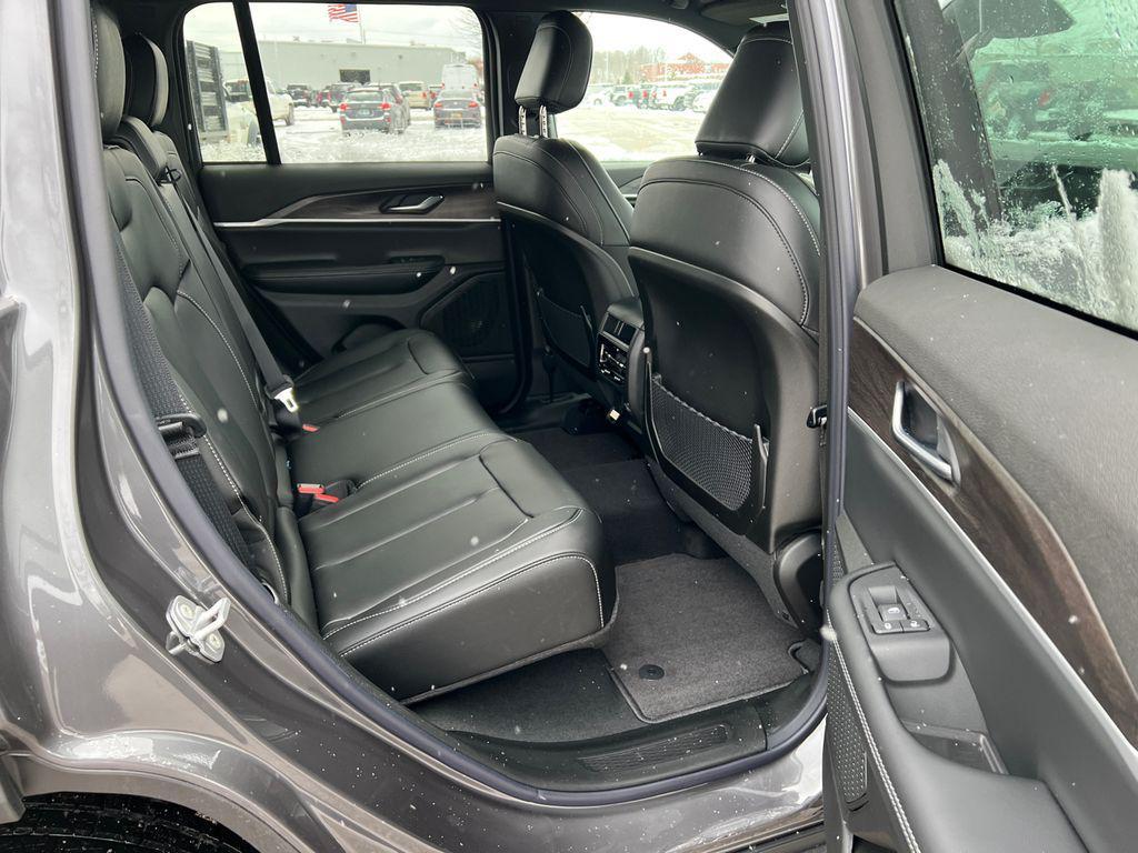 new 2025 Jeep Grand Cherokee car