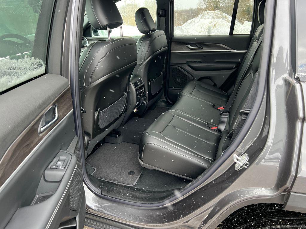 new 2025 Jeep Grand Cherokee car