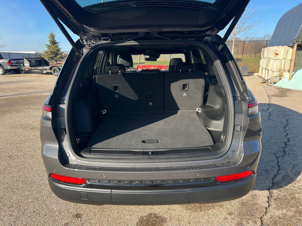 new 2025 Jeep Grand Cherokee car